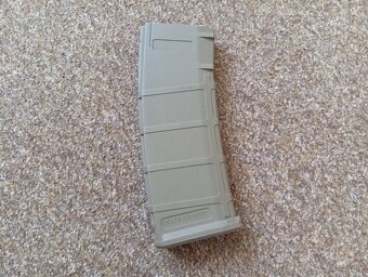Predám Airsoftovú zbraň M4 AR15 - 3