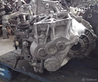 TOYOTA RAV4 2.2 D-4D 2008 100kW predám DVERE, PREVODOVKA 6 R - 3