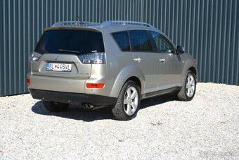 Mitsubishi Outlander 2.0 DI-D, SR voz, 7 miest, 4×4 - 3