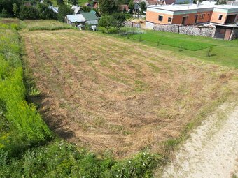 Exkluzívne na predaj slnečný stavebný pozemok 780 m2, Kľače - 3