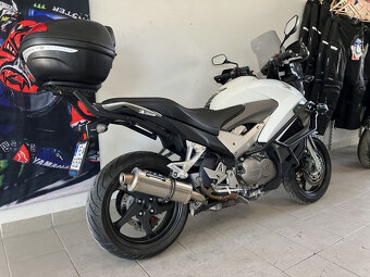 Honda VFR 800 X CrossRunner - 3