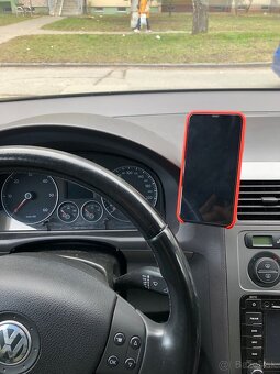 Magnetický držiak na mobil do VW (Passat, Touran, Multivan) - 3