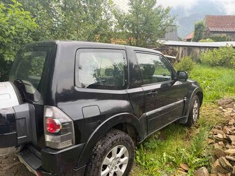MITSUBISHI PAJERO - 3