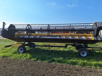Sklízecí mlátička New Holland CX 860, žací lišta 7,3 m, rok - 3