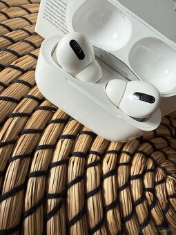 Apple AirPods Pro (1.generácia) - 3