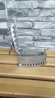 Starodávna žehlička na uhlie. - 3