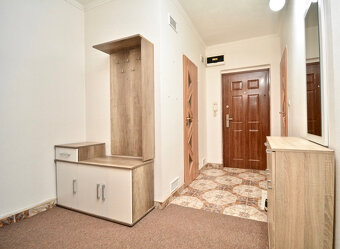 Útulný 3-izbový byt s loggiou v Lučenci so zariadením - 3