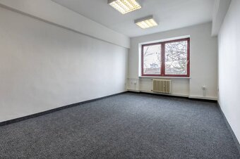 BC TOMÁŠIKOVA 35 - kancelária 19 m2 na prenájom 224€ (vrátan - 3