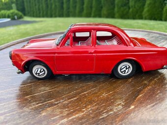 stará plechová Volkswagen 1500 - 3