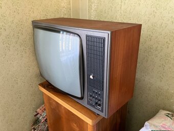 Retro televízor Tesla color 429 - 3