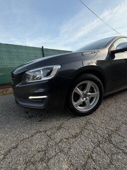 Volvo V60 2.0 D3 5válec 100kw/136PS manuál-6,Summum,Xenon - 3