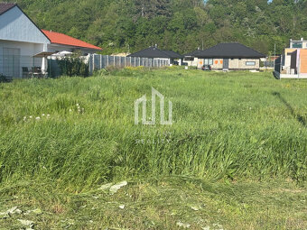 POZEMOK na stavbu RD v novej lokalite obce Modrovka - 3