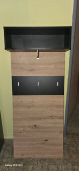 VEŠIAKOVÁ STENA SO ZRKADLOM A BOTNIKOM - 3