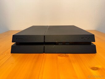 Predám Playstation 4 500GB + Controller - 3