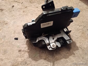 Zámky dverí Octavia 2 - 3