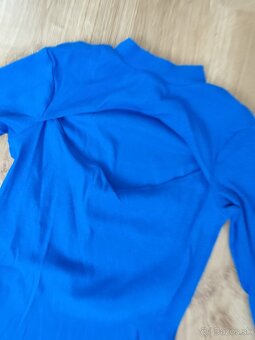 Nove saty s prestrihom v dekolte - 3