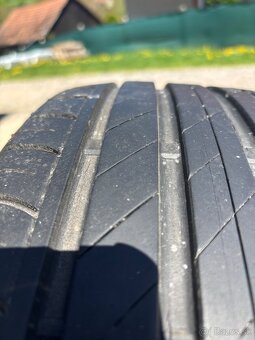 Predám 2ks letné pneu Bridgestone 215/50 r18 - 3
