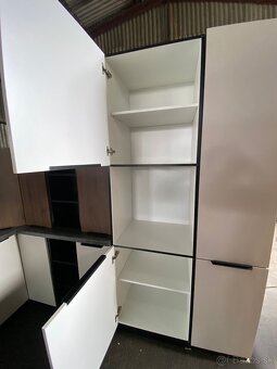 Moderná kuchynská linka bez spotrebičmi - 3
