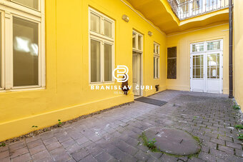 NA PREDAJ HISTORICKÁ BUDOVA V CENTRE MESTA - 3