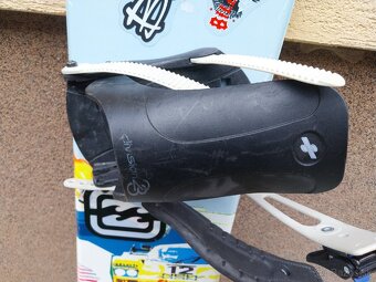 Snowboard s zapínaním a topánkami - 3