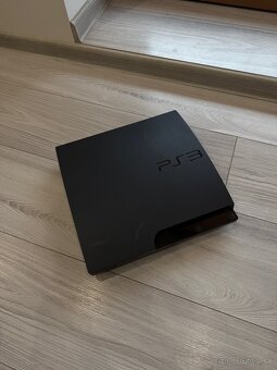 Predám Playstation 3 + 5 hier - 3