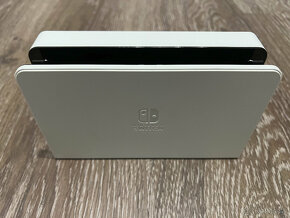 Nintendo Switch (OLED Model) - 3