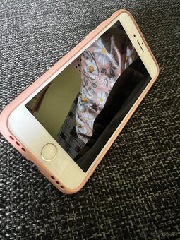 Apple iPhone 7 32 GB + originál ochranný kryt - 3