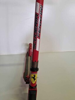 Kolobezka Scuderia Ferrari do 100kg - 3