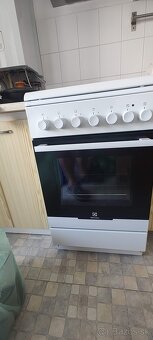 Sporák Elektrolux plynový s elektrickou rúrou + digestor - 3