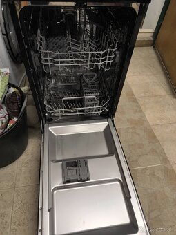 Umývačka riadu Candy používaná rok - 3