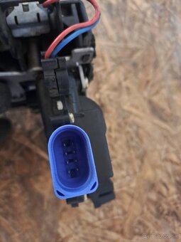 Zámok dverí s číslom dielu 3B1 837 015 AM - 3