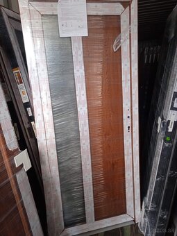 kvalitne plastove vchodove dvere - 3