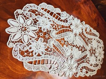 1. Krásna maslová jemná macrame dečka zdobená kvetmi 30x60 - 3