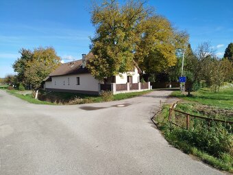 Rodinný dom so záhradou / 837 m2 / - Beluša - 3