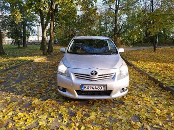 Toyota Verso, Strieborná metalíza pastelová - 3