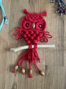 Sovičky sediace na konári - 3