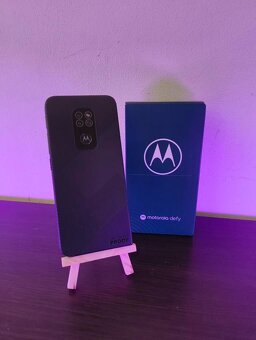 Motorola DEFY dual sim - 3