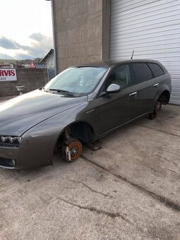 Predám náhradné diely na Alfa Rómeo 159 1,9JTD - 3
