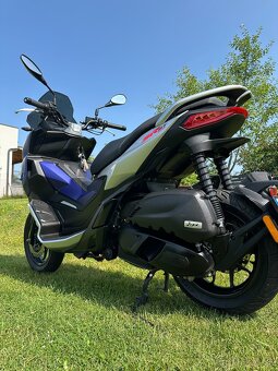 aprilia sr gt 125 - 3