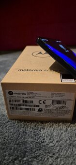 Predam motorolu edge 40 neo 12gb 256gb - 3