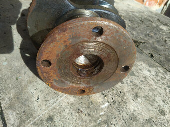 kľukový hriadeľ GAZ 69, Volga 21, UAZ - 3