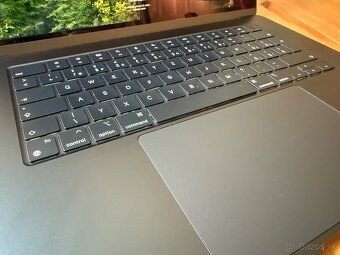 MacBook Air 15" M3 8C CPU 10C GPU 24GB 512GB Polmočna čiern - 3