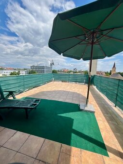 2-izb.byt s terasou 30 m2, pešia zóna, vrchné poschodie - 3
