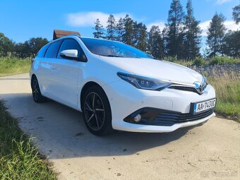 Toyota Auris Touring 1.6 l Valvematic - 3