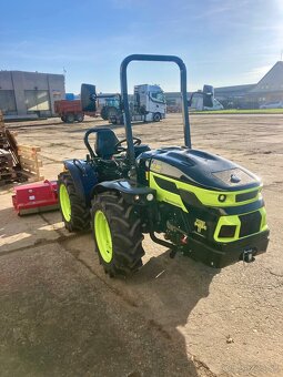 Malotraktor AGT 1060 edice BOBNAR - otočné pracoviště řidiče - 3