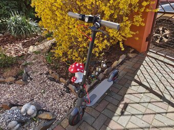 Mestská elektrická kolobežka 8.5“,350W,7.8Ah,30km/h,25km,12k - 3