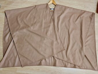 DÁMSKE PONČO CAMEL A ČIERNE - 3