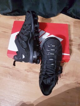 Vapor Max Plus Black - 3