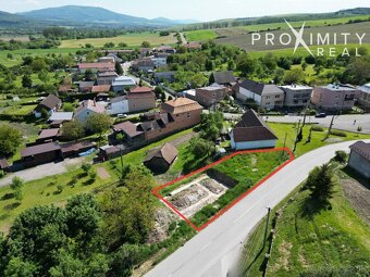 Stavebný pozemok v Olšovanoch s vybudovanými základmi na dom - 3