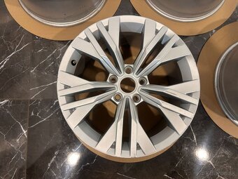 original kolesa VW Passat 3G B8 Alltrack - 3